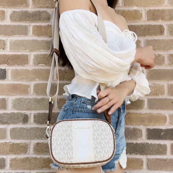 Gaby’sBags💕NWT Michael Kors oval Crossbody - Picture 2 of 7